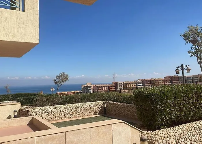 Magnificent 5-bedrooms With Rooftop & Pool Access - No Mixed Egyptian Groups Villa *
