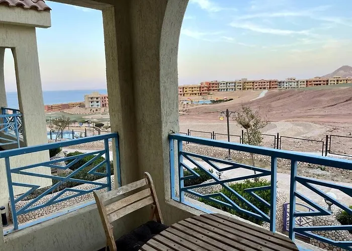 Magnificent 5-bedrooms With Rooftop & Pool Access - No Mixed Egyptian Groups Ain Suchna