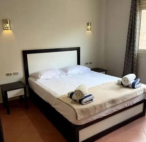 Magnificent 5-bedrooms With Rooftop & Pool Access - No Mixed Egyptian Groups
