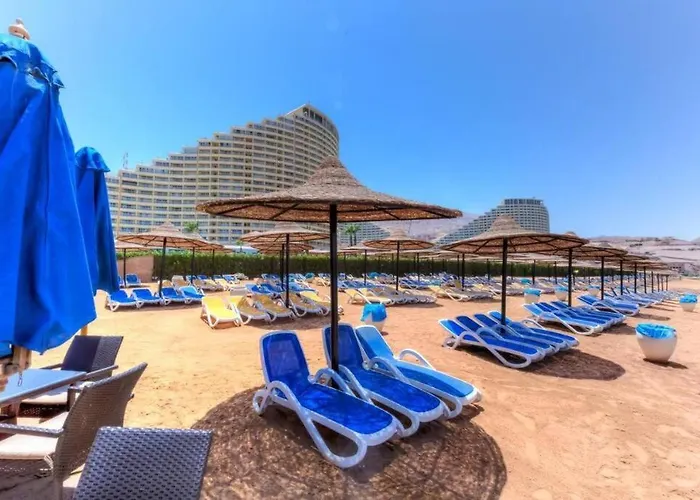 Magnificent 5-bedrooms With Rooftop & Pool Access - No Mixed Egyptian Groups Villa *