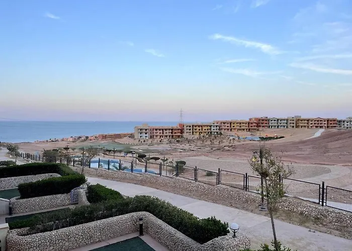 Magnificent 5-bedrooms With Rooftop & Pool Access - No Mixed Egyptian Groups *